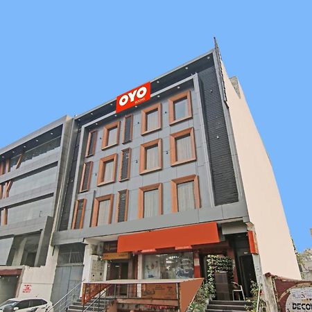 Hotel 19 West Ню Делхи Екстериор снимка