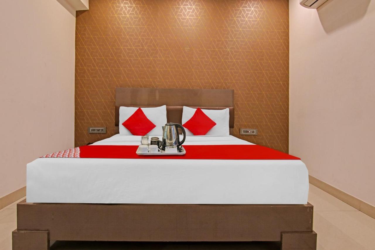 Hotel 19 West Ню Делхи Екстериор снимка