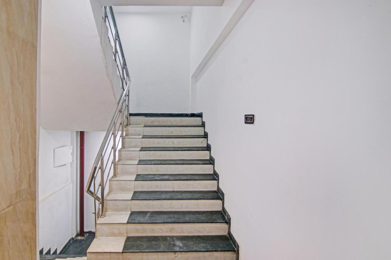 Hotel 19 West Ню Делхи Екстериор снимка