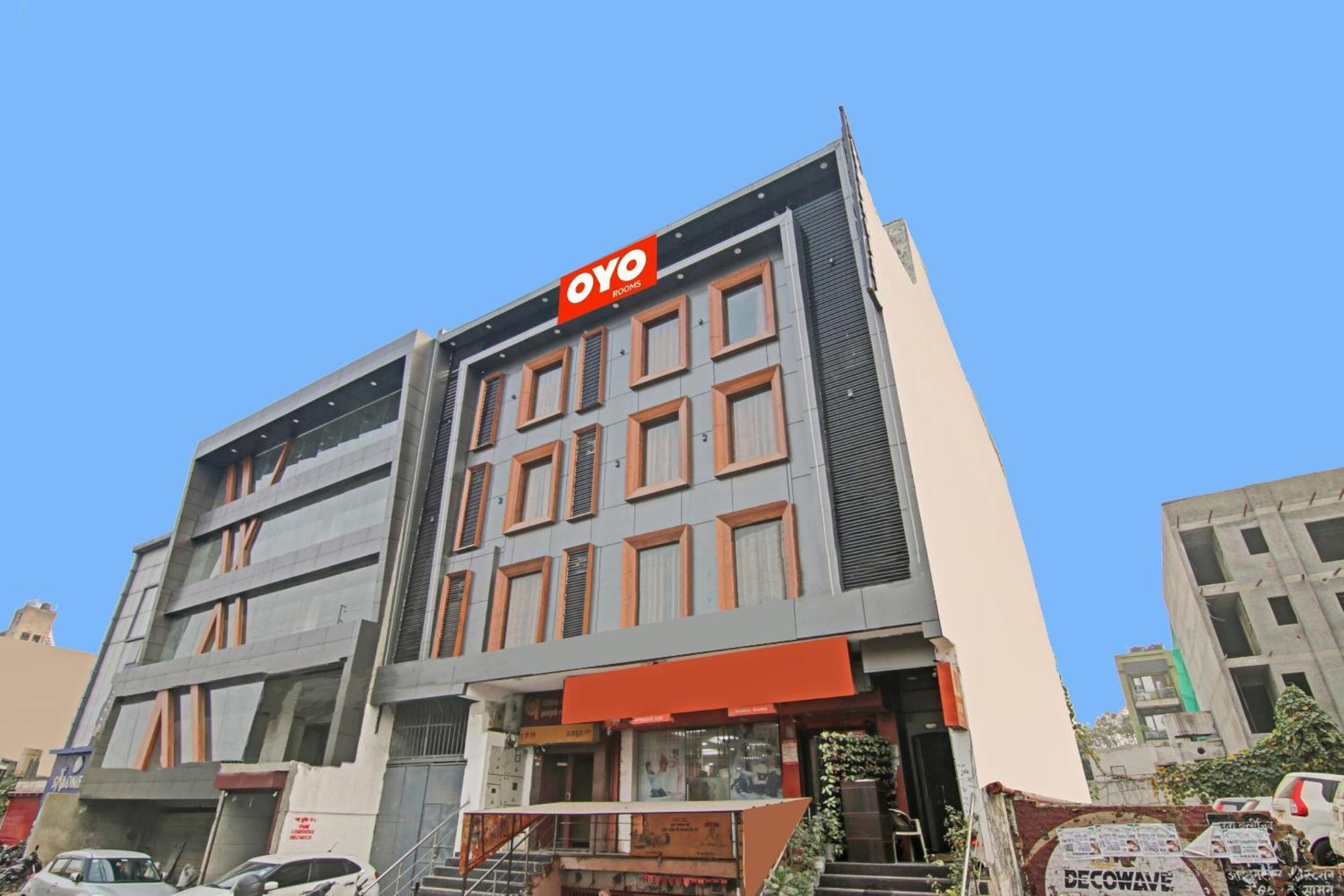 Hotel 19 West Ню Делхи Екстериор снимка